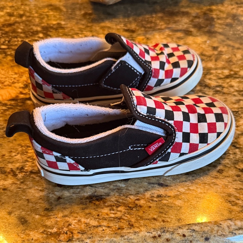 7.5 Toddler Boys Vans Kids Red and Black Checkered Slip-On Sneakers